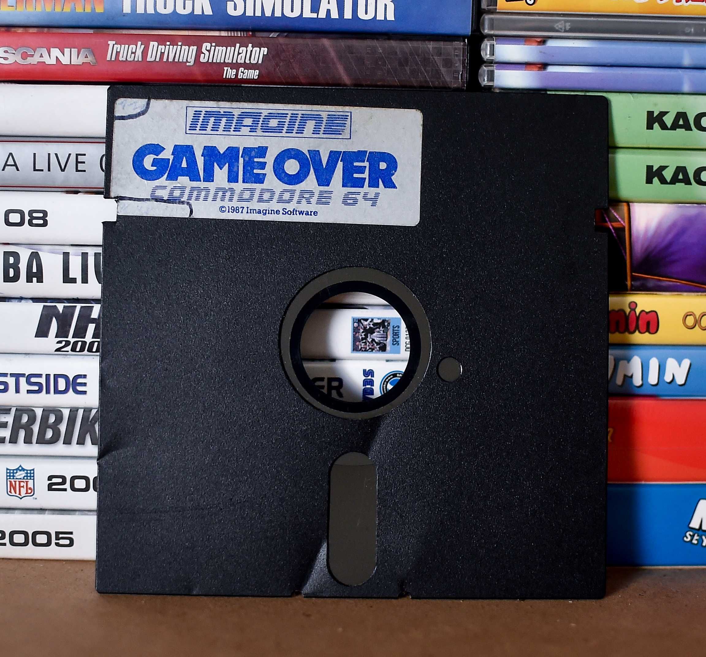 Gra Commodore 5,25 - Imagine Game Over (1987)