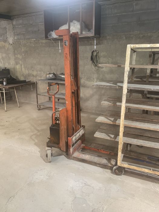 Stacker hidraulico porta paletes semi eletrico