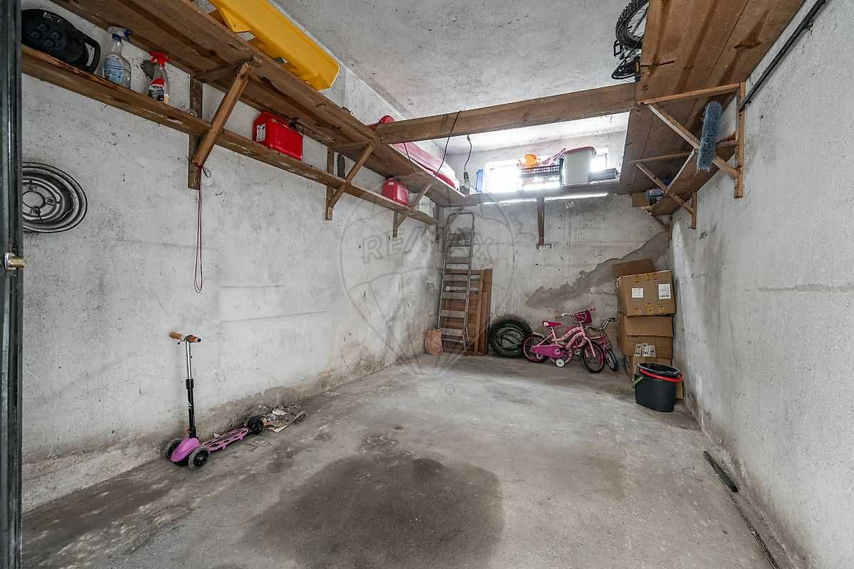 Apartamento T4 com garagem fechada