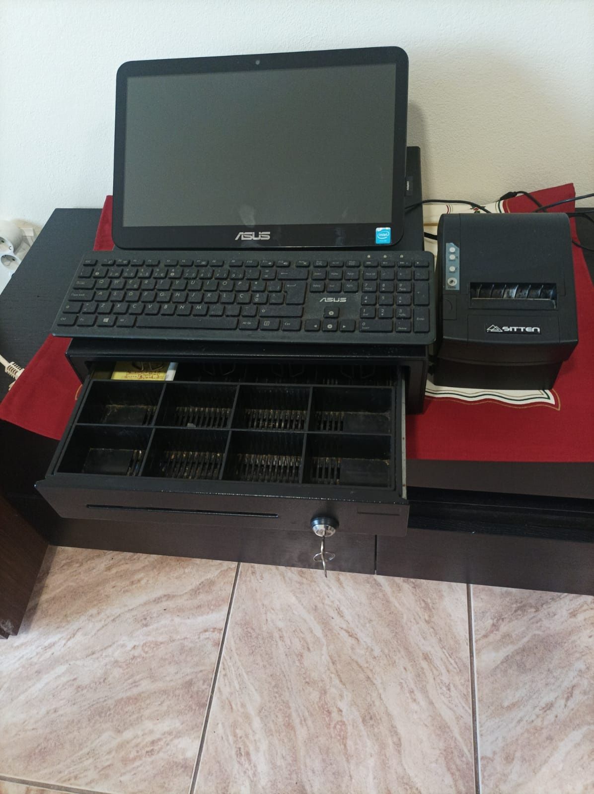 Computador com caixa registadora