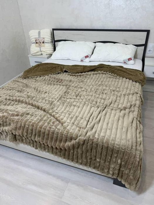 Неймовірно теплий і затишний плед-покривало шарпей на овчині ( євро)