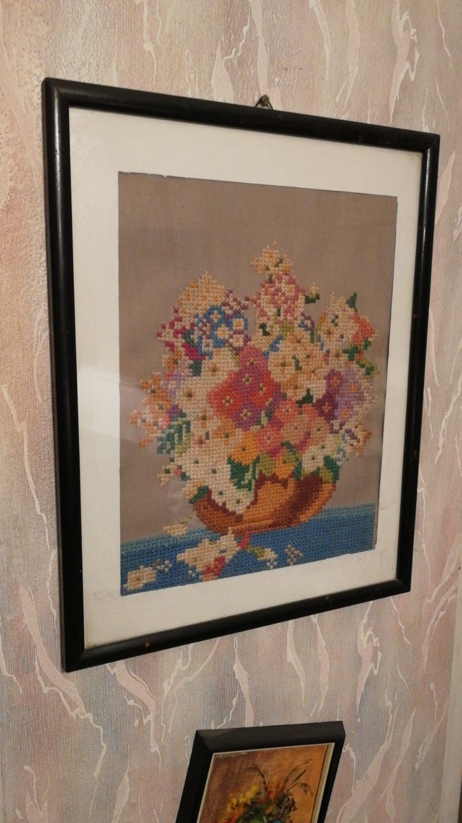 Obraz haftowany kwiaty w wazonie