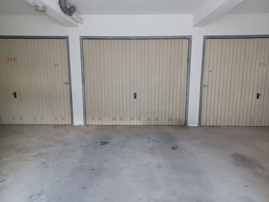 CARREGADO,GARAGEM,GUARDA-MÓVEIS, MOTA