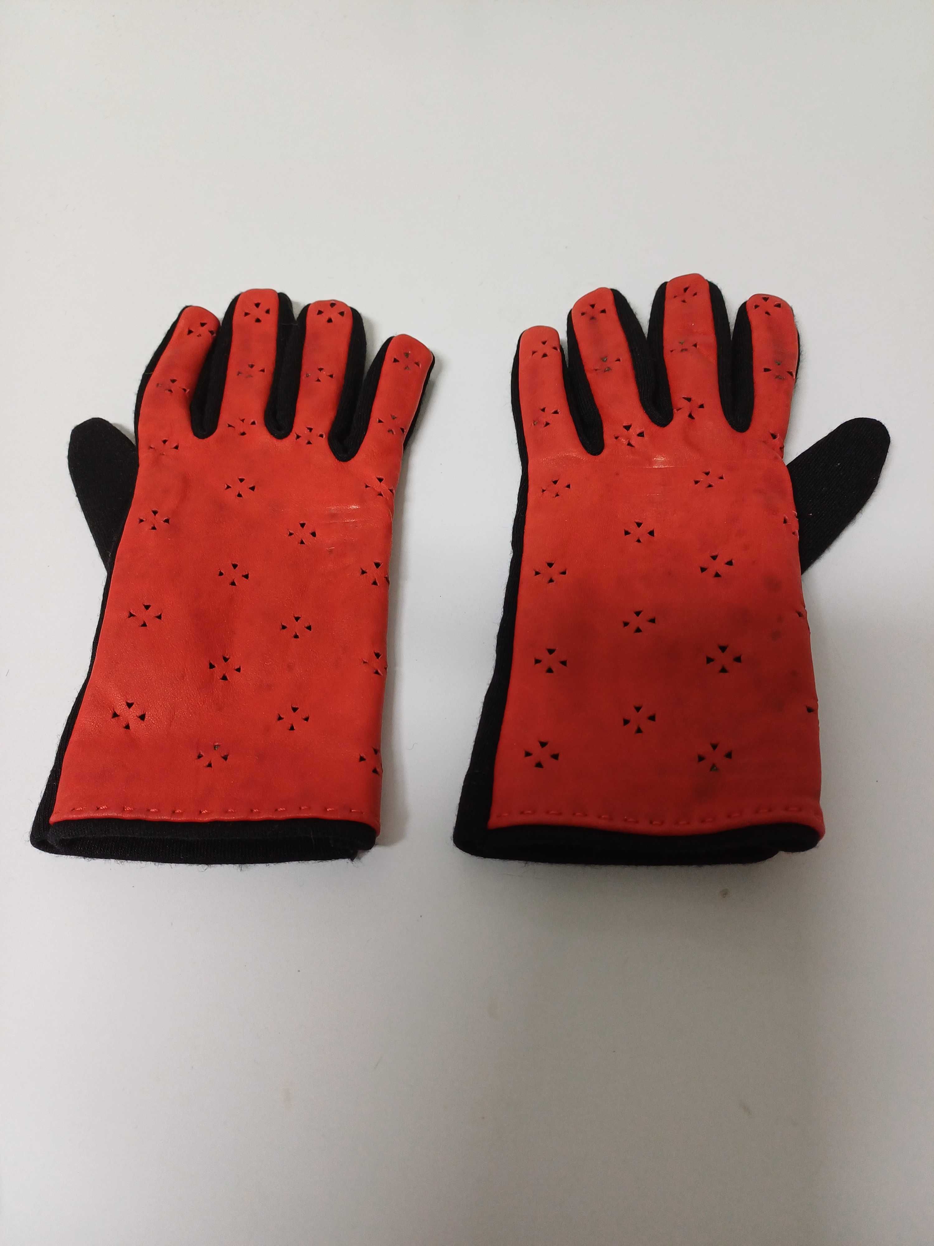 Luvas de senhora vermelhas e pretas
