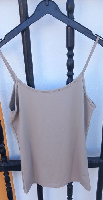 Top de alças creme, tam S da Zara 2€