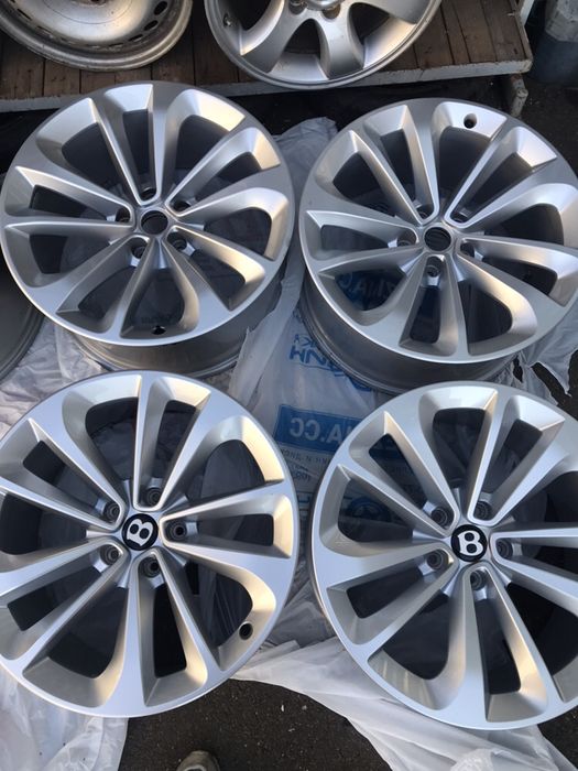 Диски оригинальные Bentley Bentayga R21. 5/130 . 10J