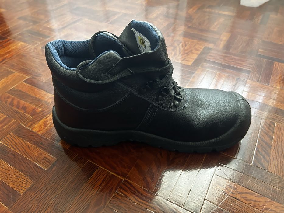 Bota biqueira reforçada 42