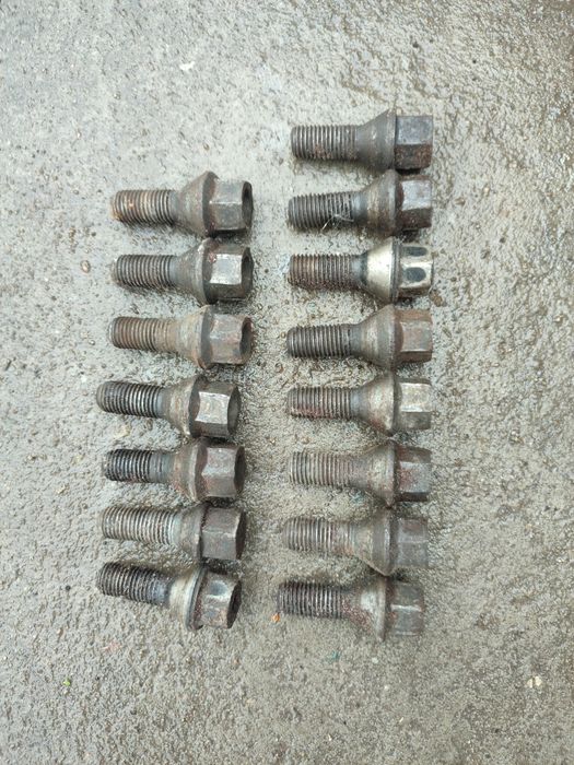 Продам колёсные болты на BMW
