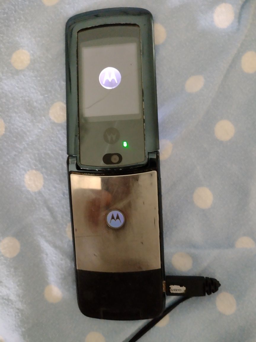 Vendo telemóvel Motorola V8