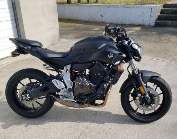 Yamaha MT07 Dzwignia manetka klocki zacisk nakretka czujnik stelaz