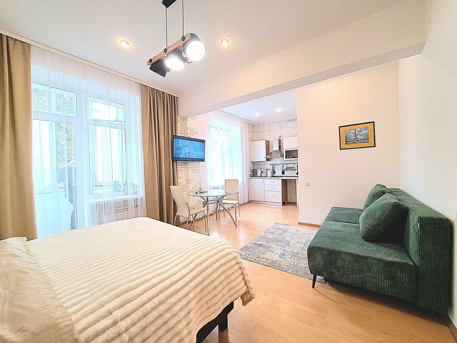 Центр! Смарагдова студія на Дарвіна , біля метро, ТРЦ Никольский