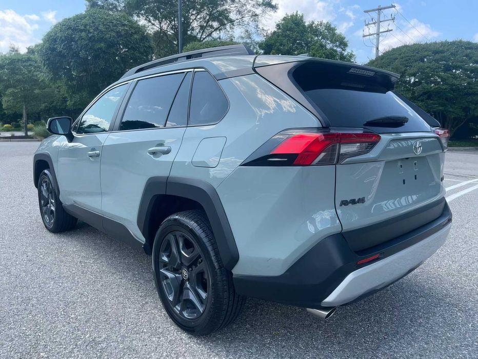 Toyota RAV4      2022