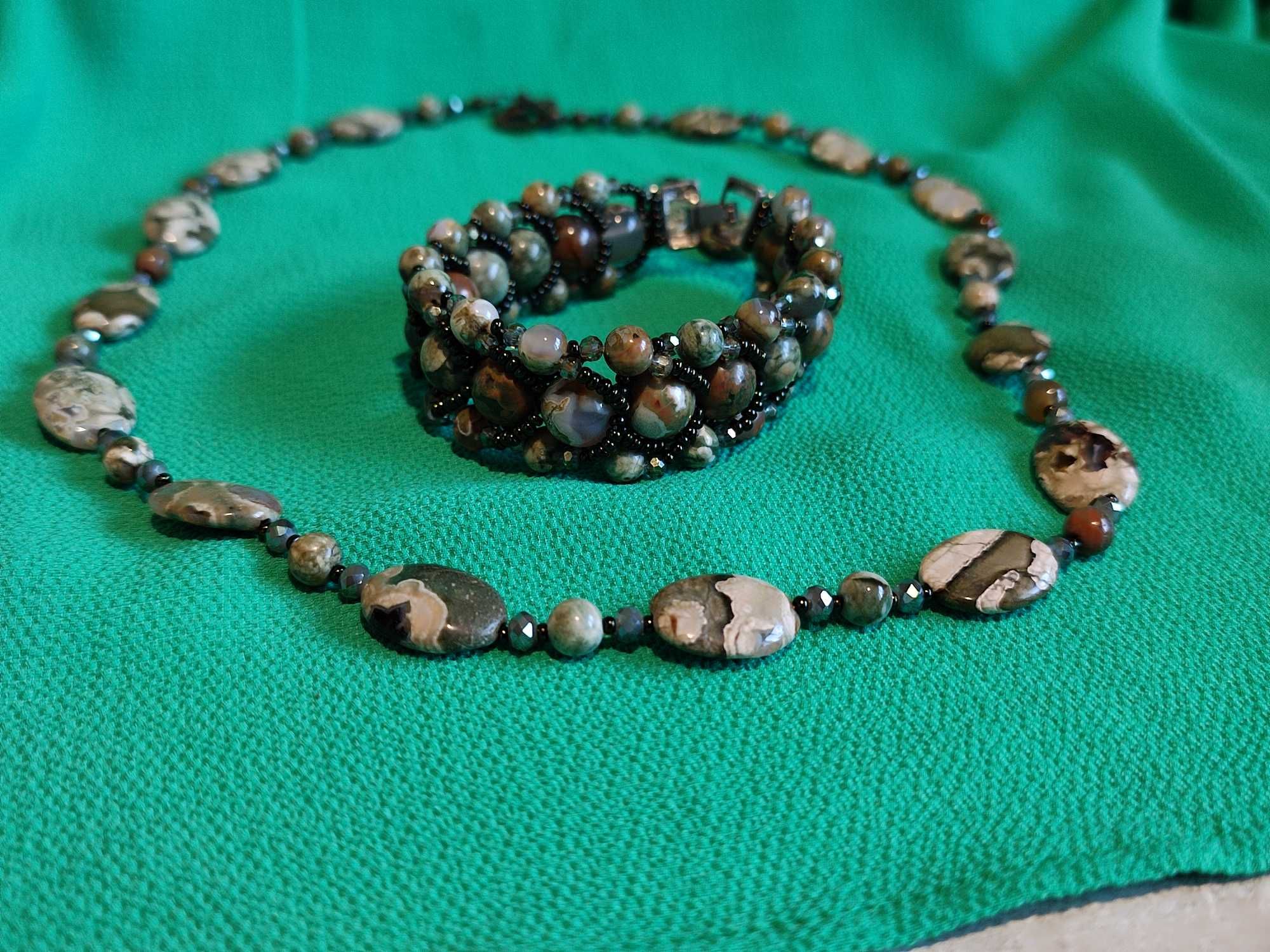 Бусы, браслет и серьги "Природные краски" из натурального камня