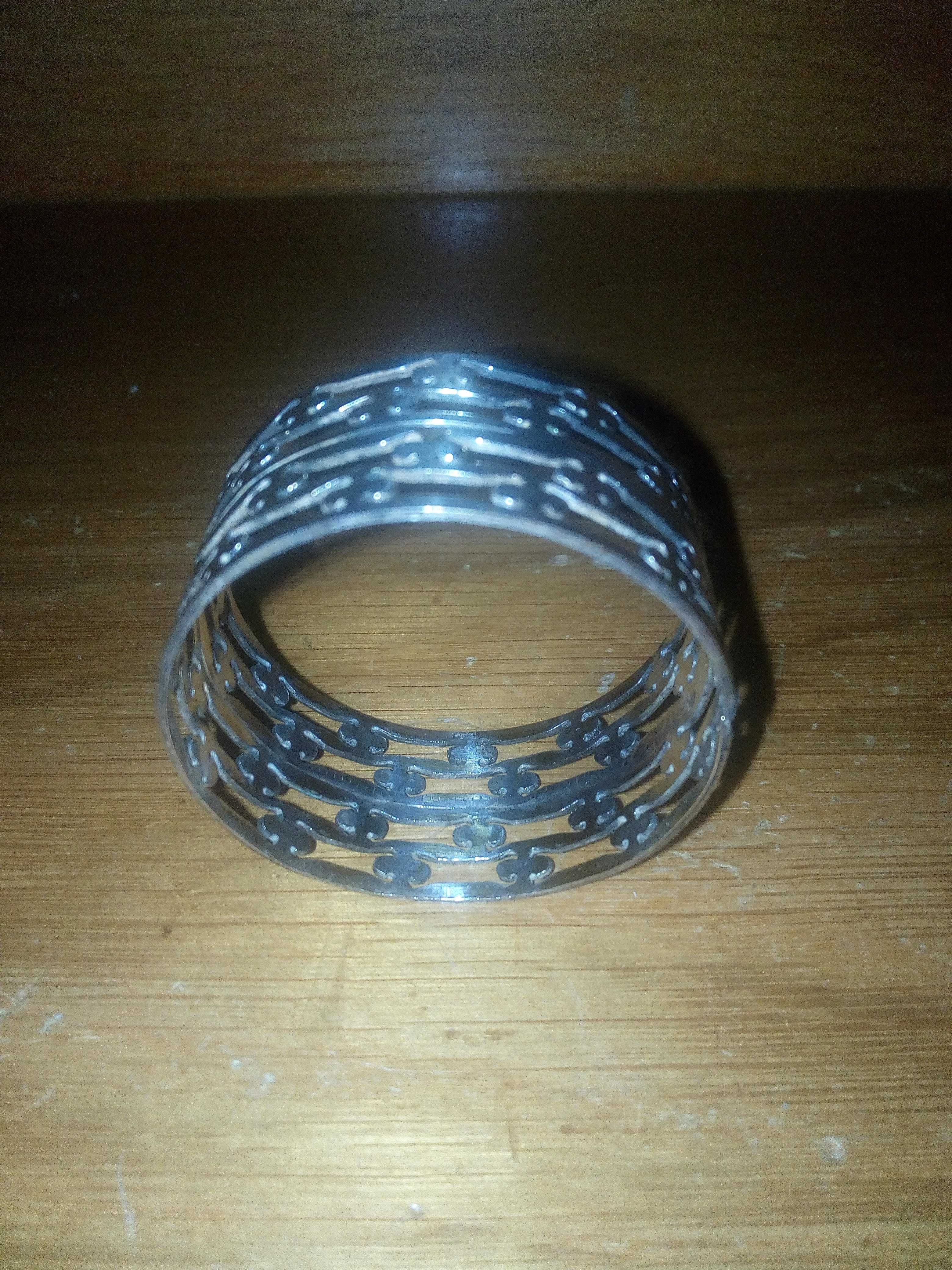 Argola de guardanapo de casquinha com banho de prata