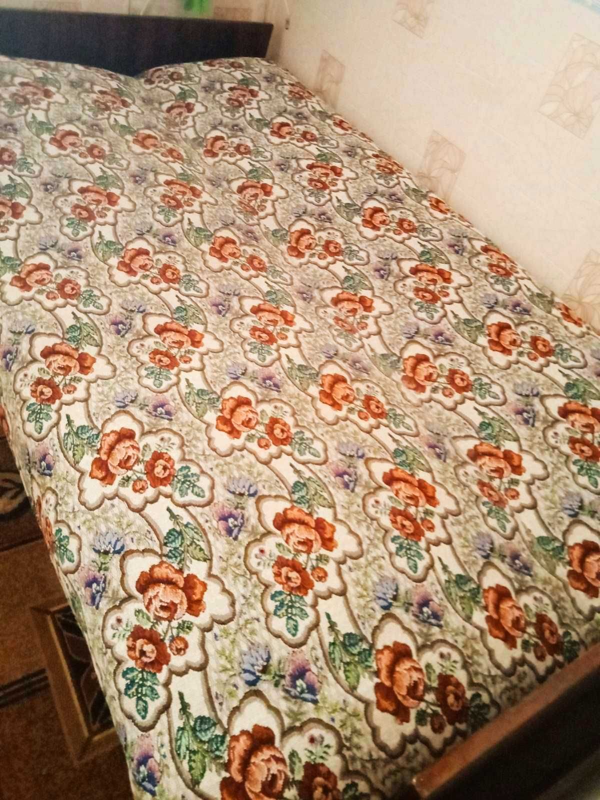 Диван в гарному стані