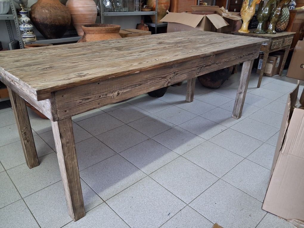 Magnifica mesa rustica em madeira de Pinho