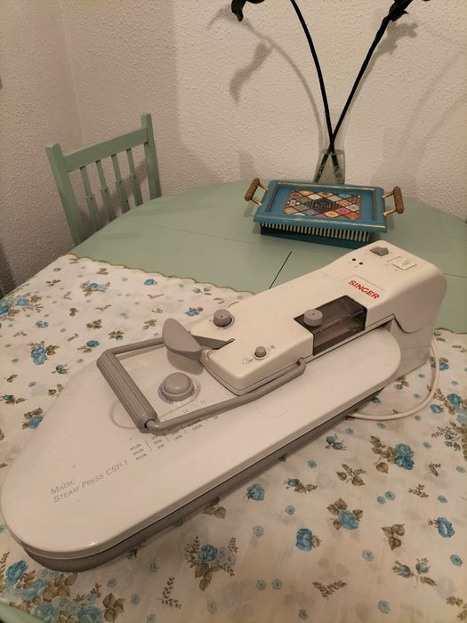 Tábua de Passar a ferro a Vapor - SINGER