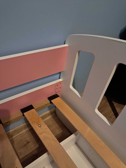 Sprzedam łóżka dziecięce.