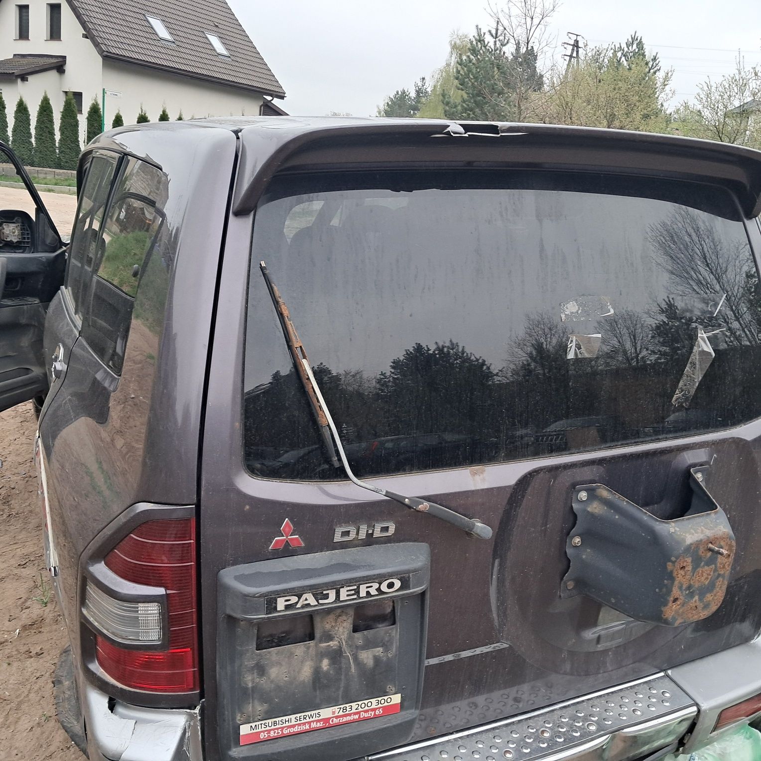 Szyba tył Mitsubishi Pajero