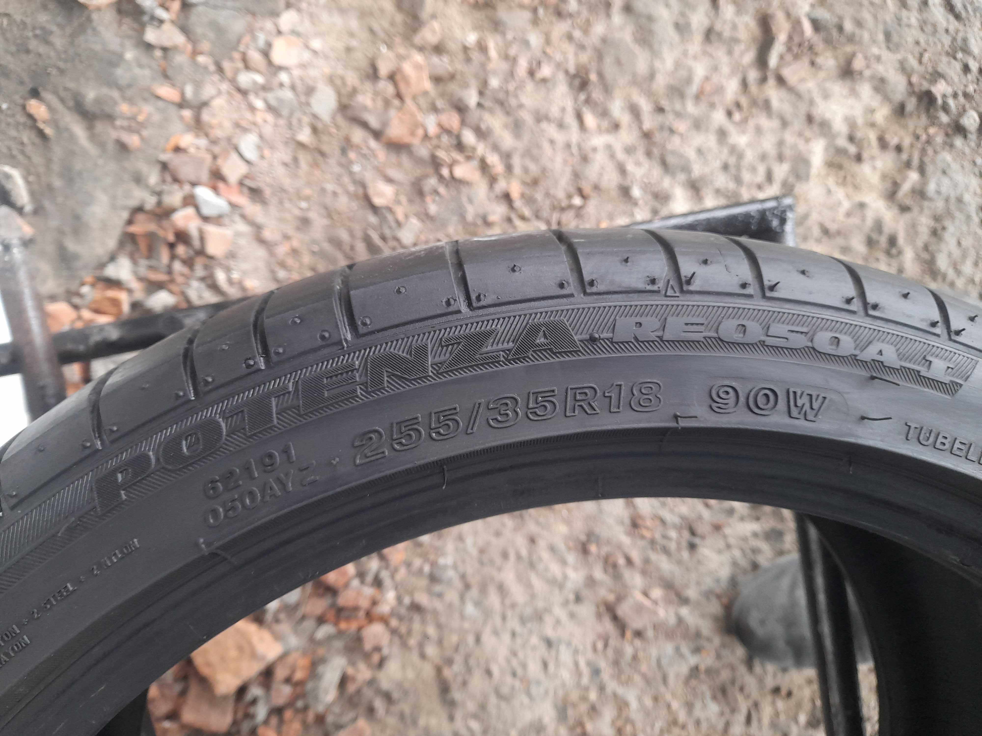 Літні шини 255/35 R18 Bridgestone potenza re050a(RFT) є 4 штуки