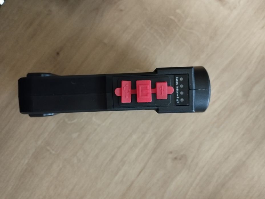 Ліхтарик  зарядний пристрій.