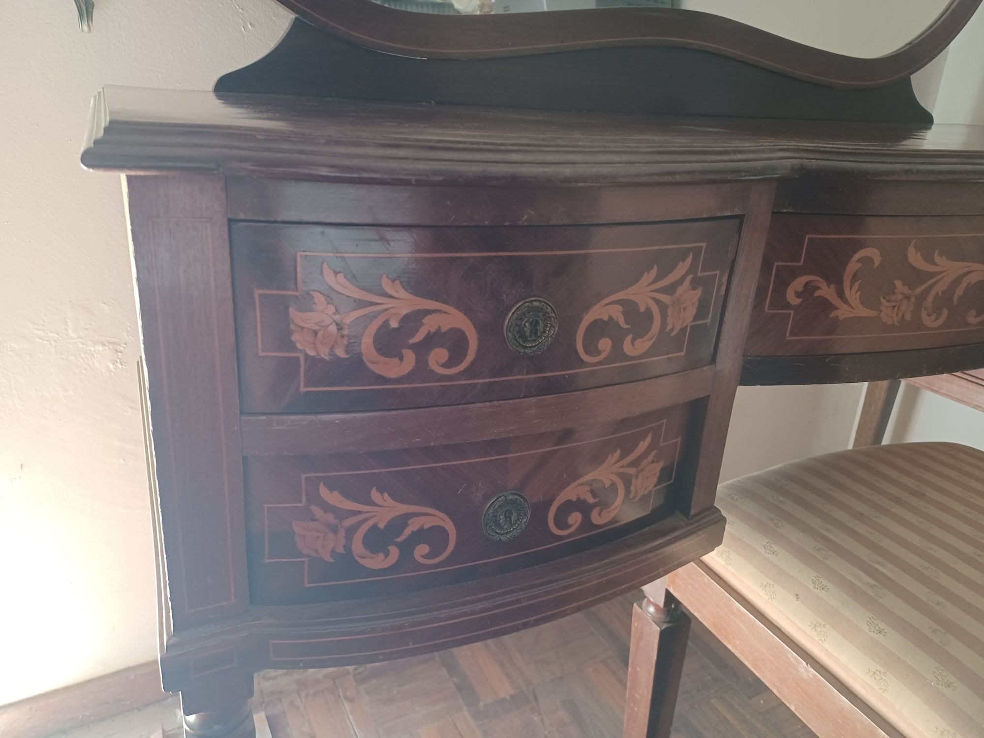 Pechiché (toucador) com banco estilo Dona Maria
