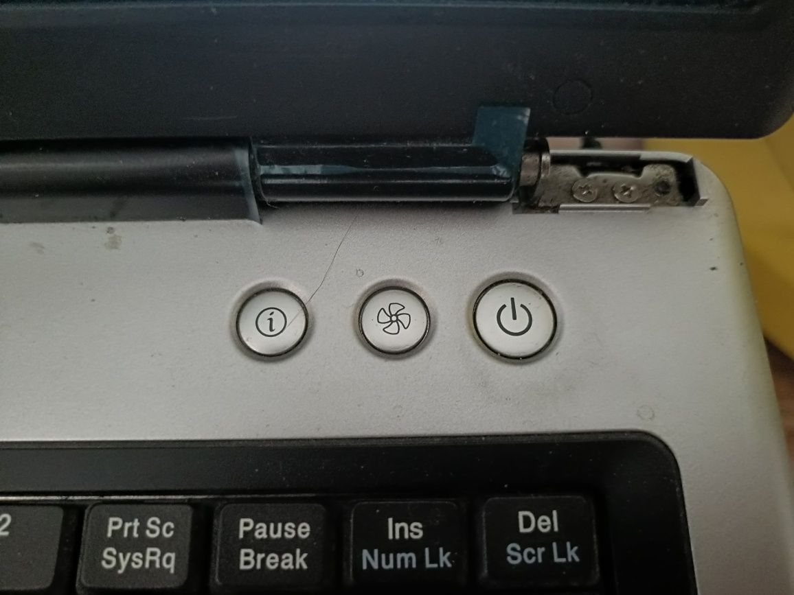 Fujitsu Siemens może być  na części