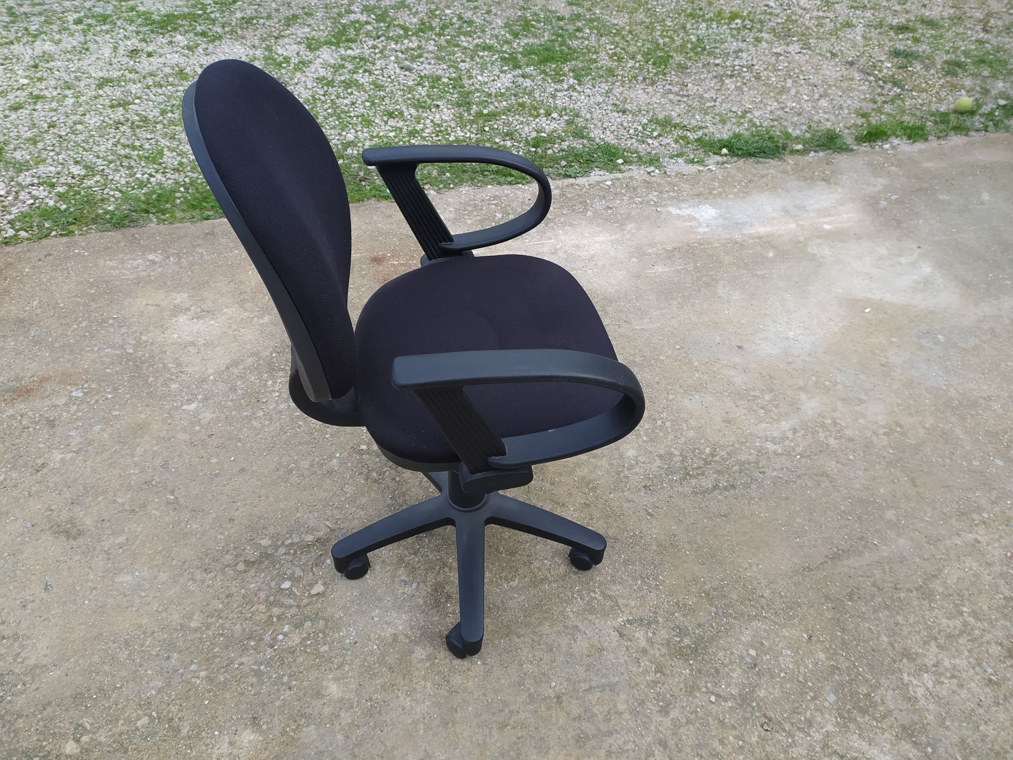 Cadeira de escritório com entrega