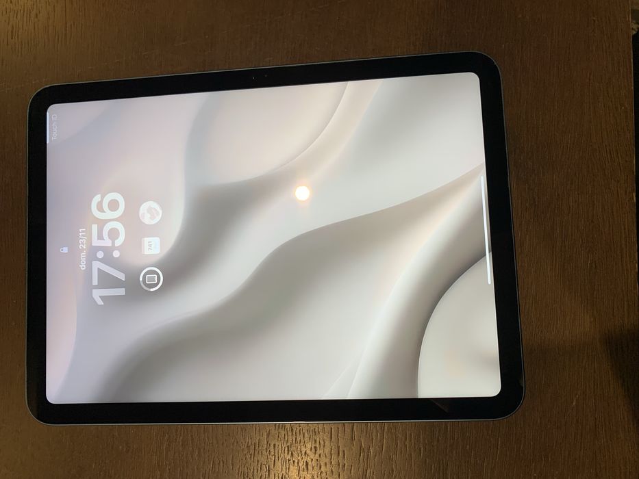 Ipad A16 Azul + capa cinza + cabo de carregar