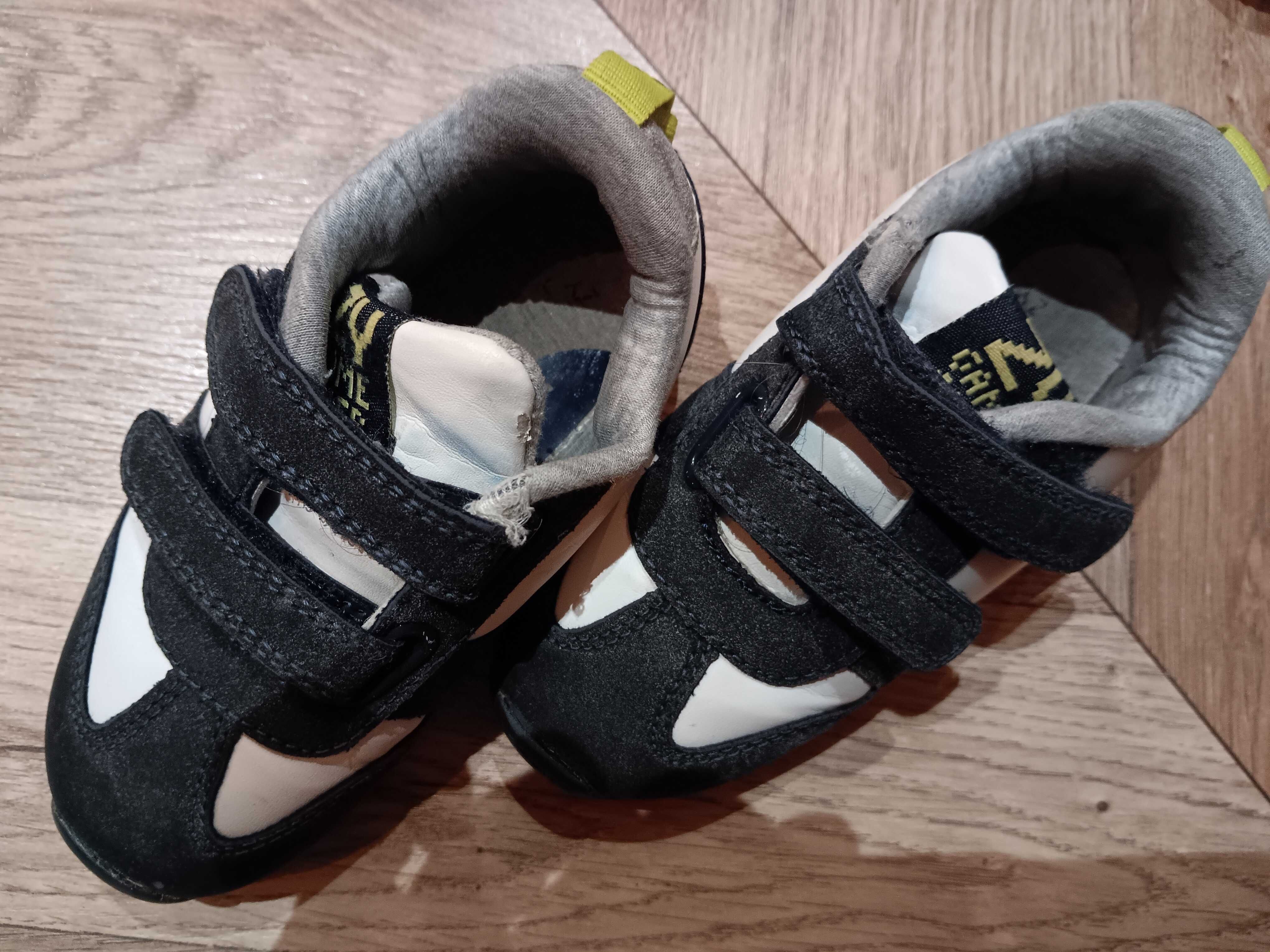 Sapatos de bebé e criança em excelente estado - victoria e zippy