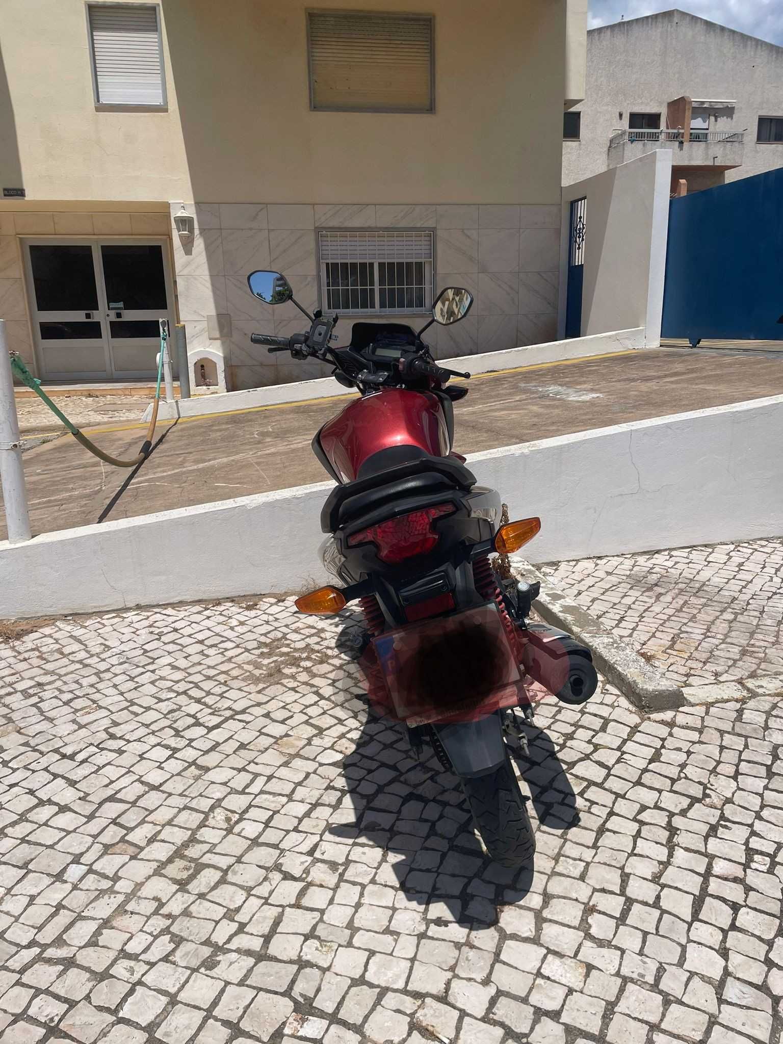Vende-se Mota 125F honda