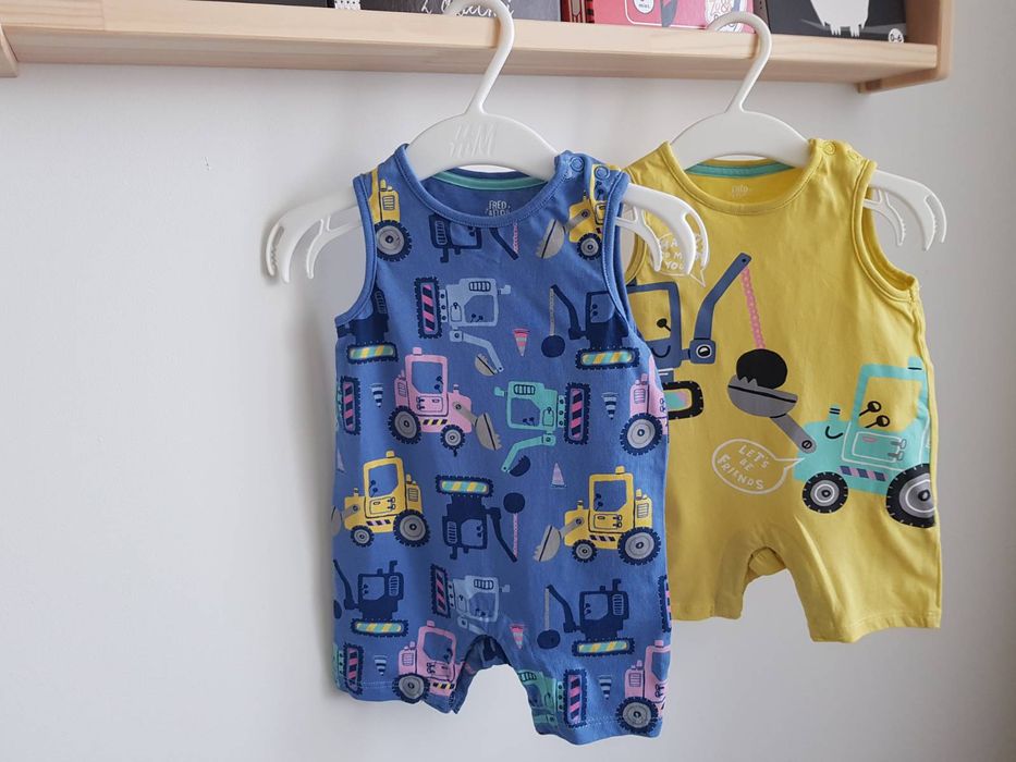 Zestaw rampersów F&F - 62 (do 3 miesięcy) dla chłopca w koparki