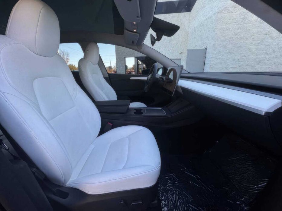 Tesla Model Y Long Range      2023