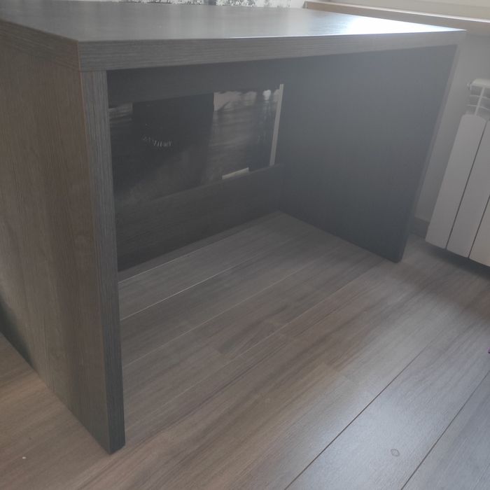 Biurko z trzema szufladami