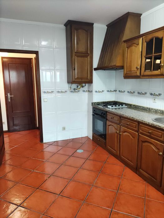 Ermesinde Arrendo T2 bom localizado de transporte público