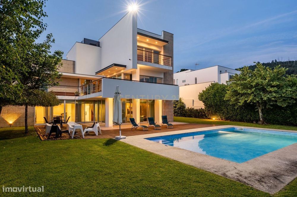 Moradia de Luxo T4 com piscina - Lamaçães
