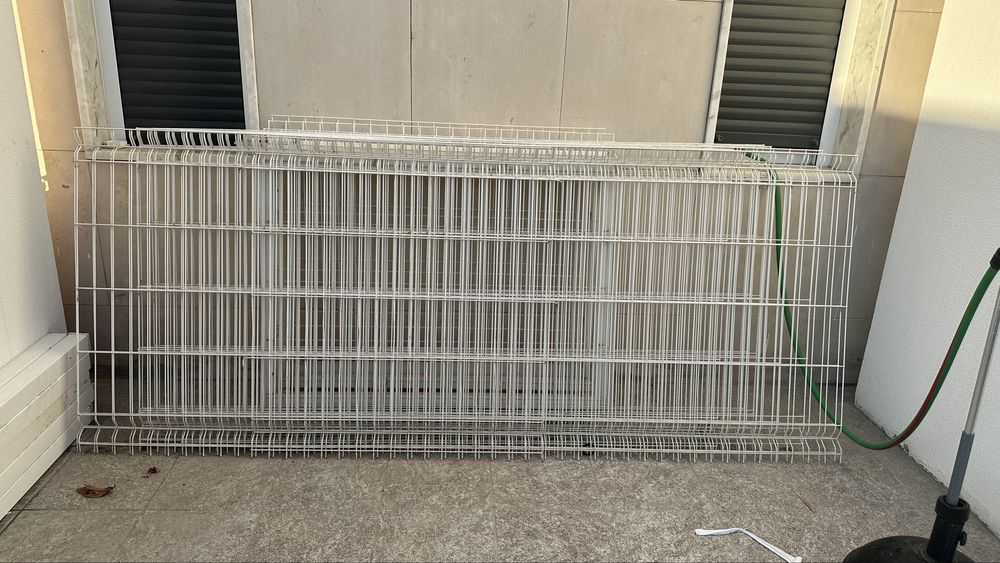 8 painéis de rede vedação, 10 pilares e 1 portão com chave