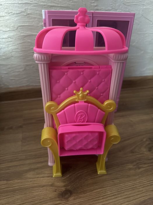 Домік, кровать , трон для кукли Барбі