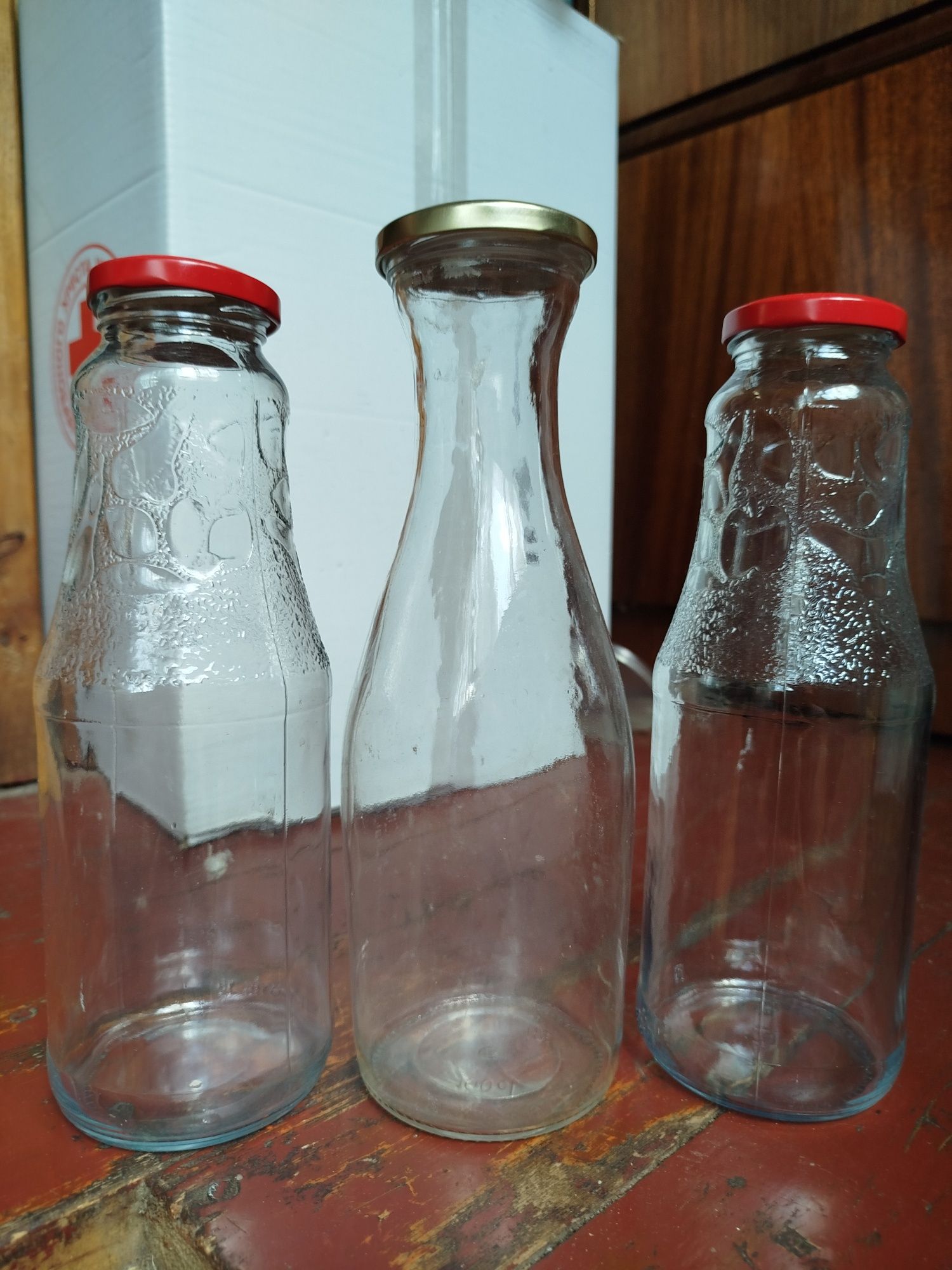 Продам 3-л, 0,5- л, 0,250-л. банки, 1л. бутыли.