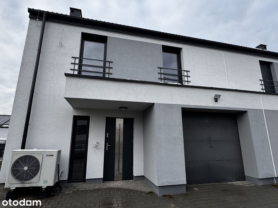 Nowoczesny dom 125m2 – ogród, garaż, PV, pompa c., kostka, blisko TG