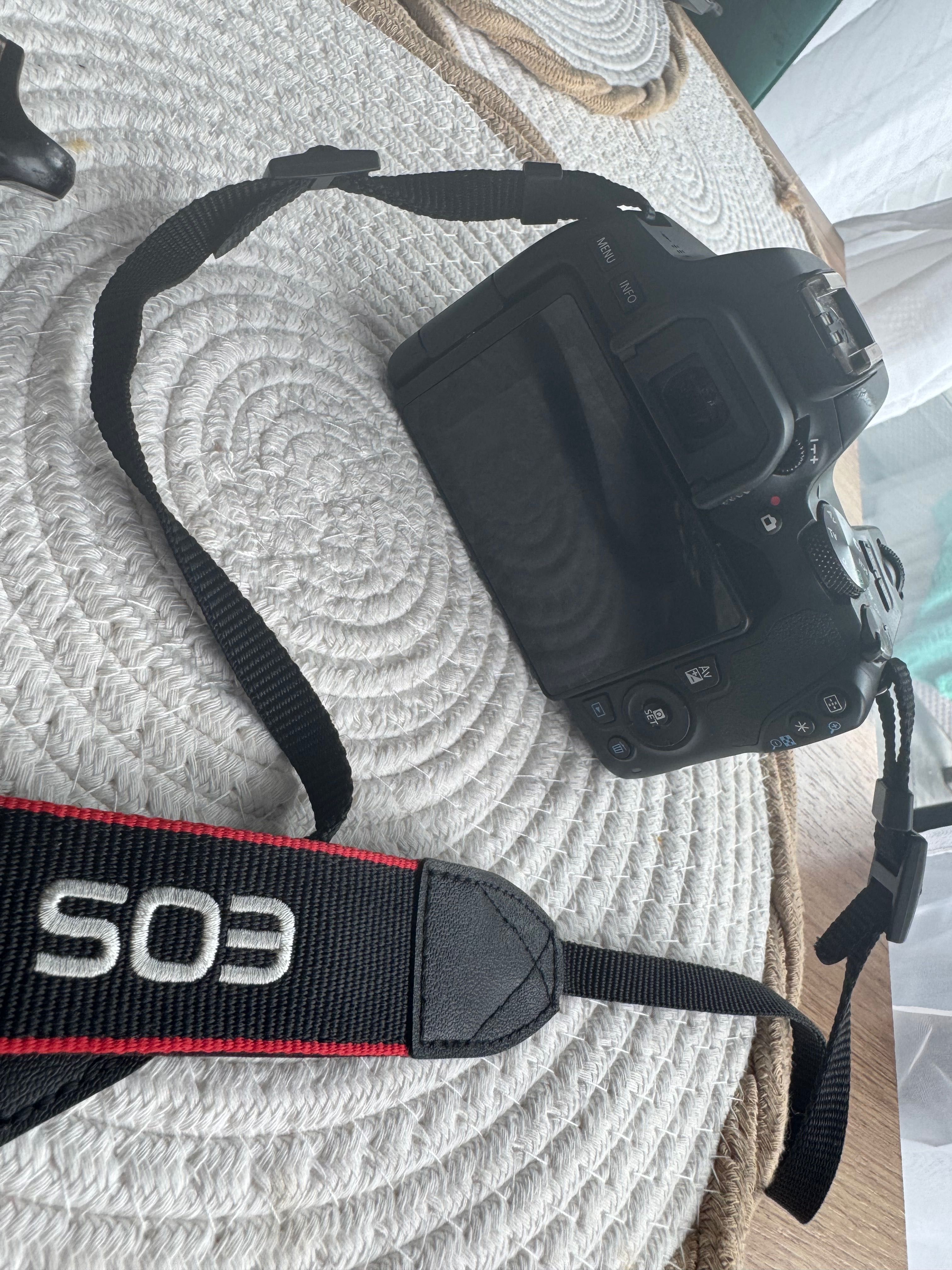 Canon eos  250d plus 3 obiektywy i lampa
