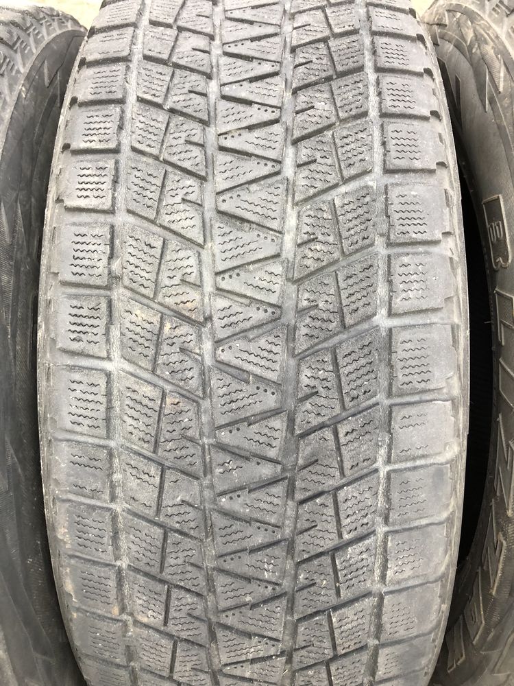 Продам шини Bridgestone 245/65 R17 4шт