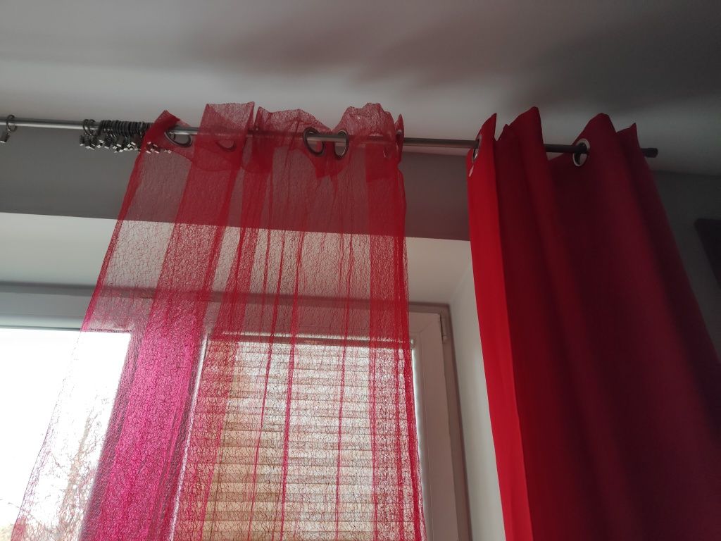 Piękne zasłony czerwone