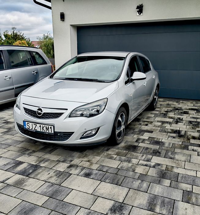 Opel Astra J 1.6 Turbo 180 KM 2010 do poprawek blacharsko lakierniczyc