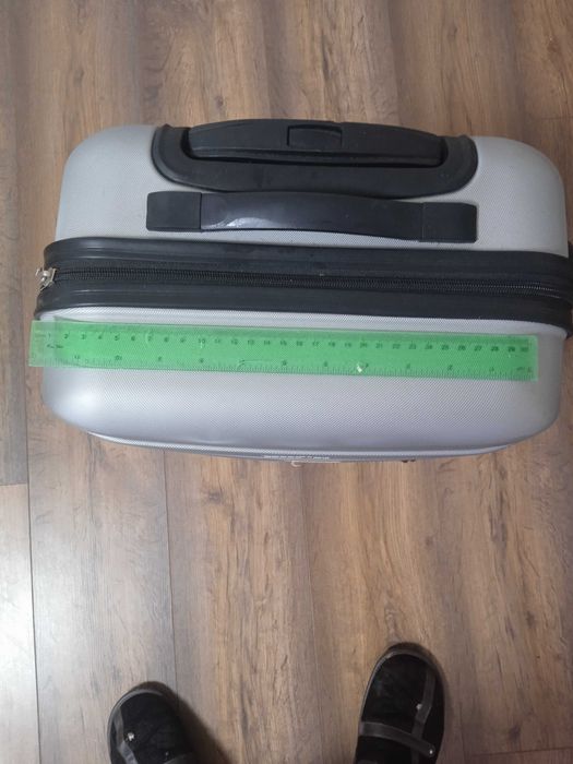 Продам  чемодани   , сумки, возики