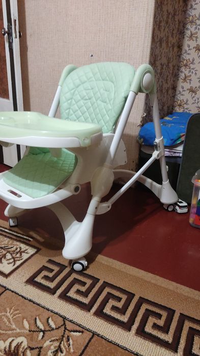 Стільчик для годування