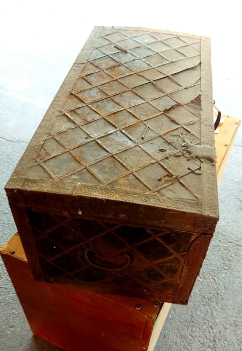 Сундук 78×38×33 см старинный с медной отделкой