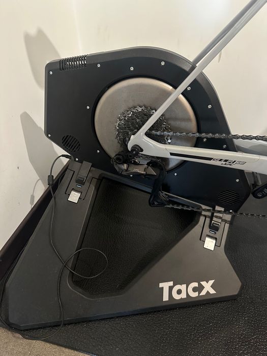 Велостанок Tacx Neo