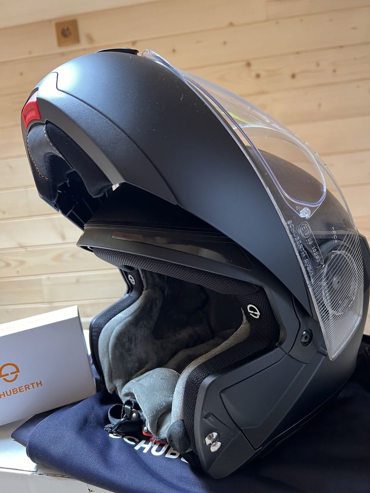 Мотошолом Schubert C4pro  Matt Black+ Schuberth SC1 Advanced