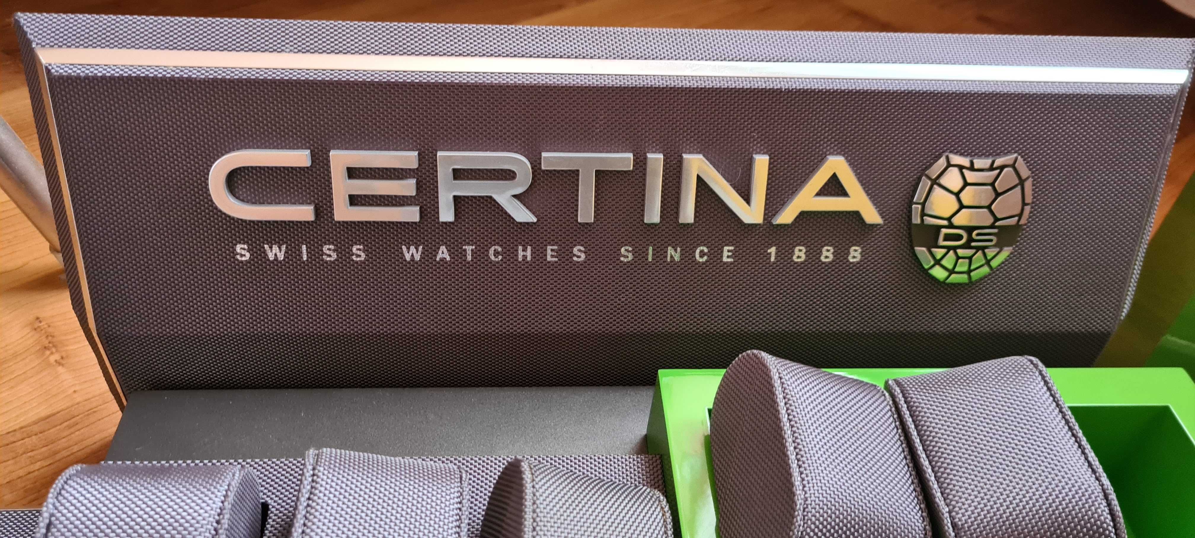 Дісплей для продажу годинників Certina